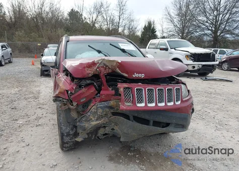 2014 Jeep Compass Latitude z USA, uszkodzony, nr VIN 1C4NJCEA8ED676640
